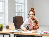 łączenie urlopu rodzicielskiego z pracą a organizacja pracy