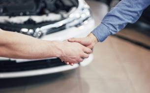 Pośrednictwo w sprzedaży części samochodowych a ryczałt - jak opodatkować?