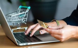Zapłata VAT e-commerce – gdzie, jak i kiedy zapłacić VAT OSS i IOSS?
